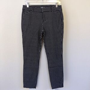 Old Navy black with cream checkered print pixie pants, size 6